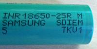 picture of the printing on one of the battery cells "INR18650-25R M SAMSUNG SDIEM 5 TKV1"