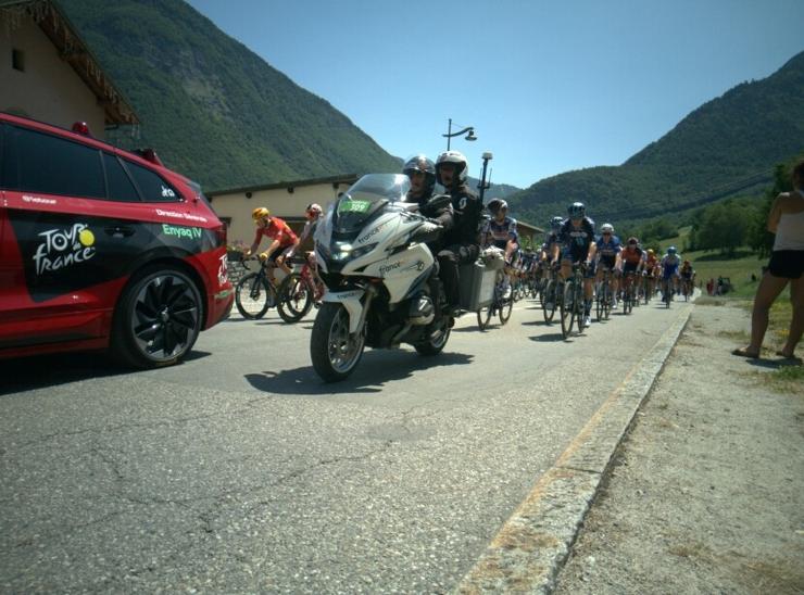 Neutralized start of a tour day.